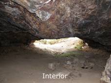 Interior de la cueva Castrola